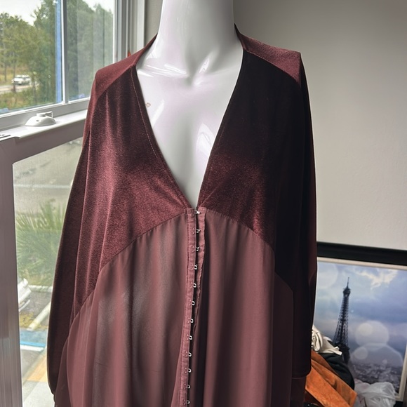 NWOT FREE PEOPLE VELVET DREAMS SHAWL COVER UP TOP SIZE ONE SIZE MSRP $98.00 - Picture 2 of 9